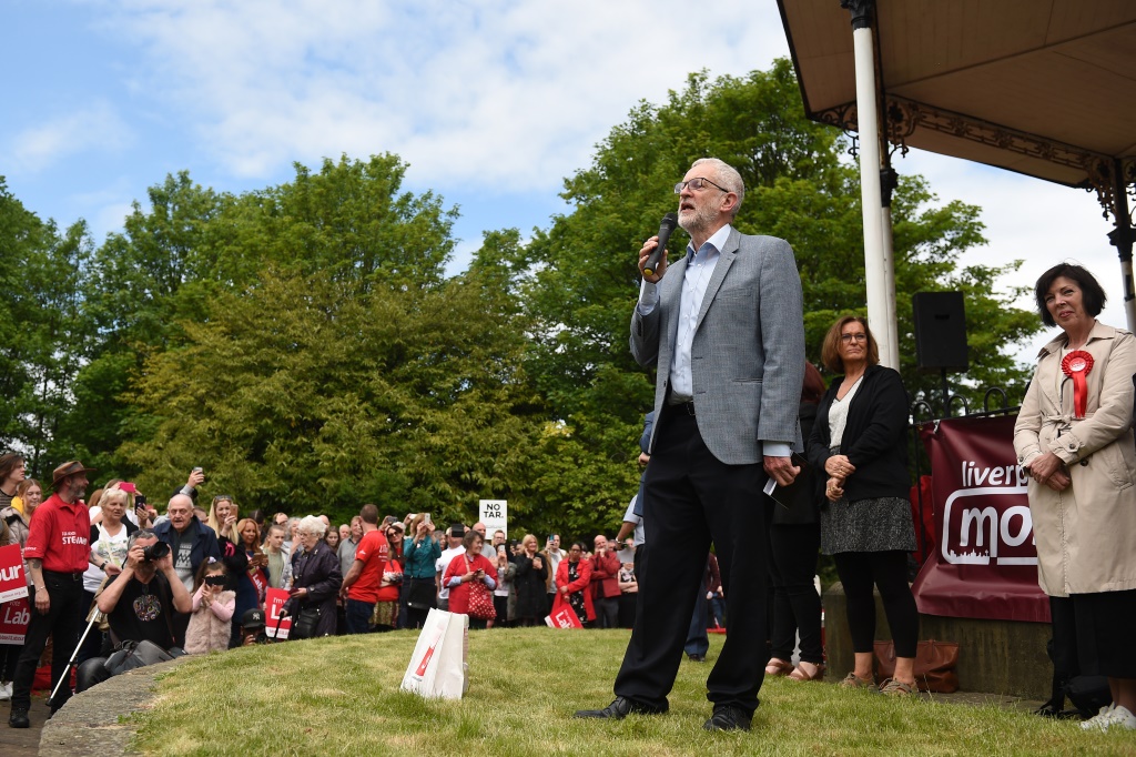 Jeremy Corbyn bei einer Wahlkampfveranstaltung am Samstag (Bild: Oli Scarff/AFP)