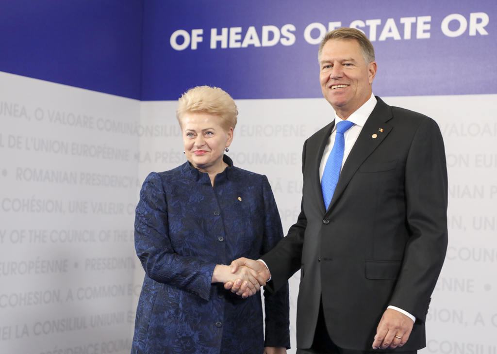 Lihauens Präsidentin Dalia Grybauskaite und ihr rumänischer Amtskollege Klaus Iohannis