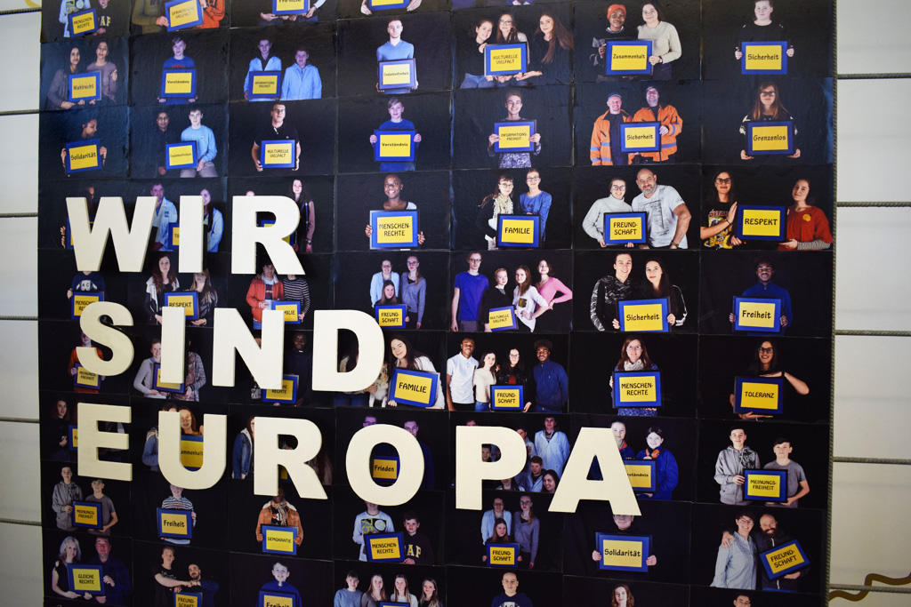 Europa Kreativ: Projekte von Kindern und Jugendlichen in Eupen ausgezeichnet - auch die Collage vom RSI Eupen (Bild: Raffaela Schaus/BRF)