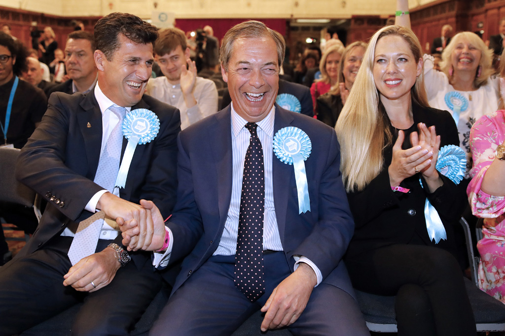 Nigel Farage nimmt Gratulationen entgegen