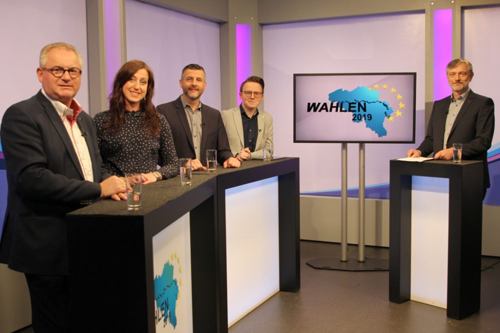 Alfred Ossemann, Kattrin Jadin, Pascal Arimont und Michael Klütgens stellten sich den Fragen von Moderator Roger Pint (Bild: Olivier Krickel/BRF)