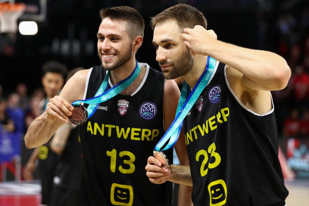 Yoeri Schoepen und Dave Dudzinski mit ihrer Bronzemedaille (Bild: David Pintens/Belga)