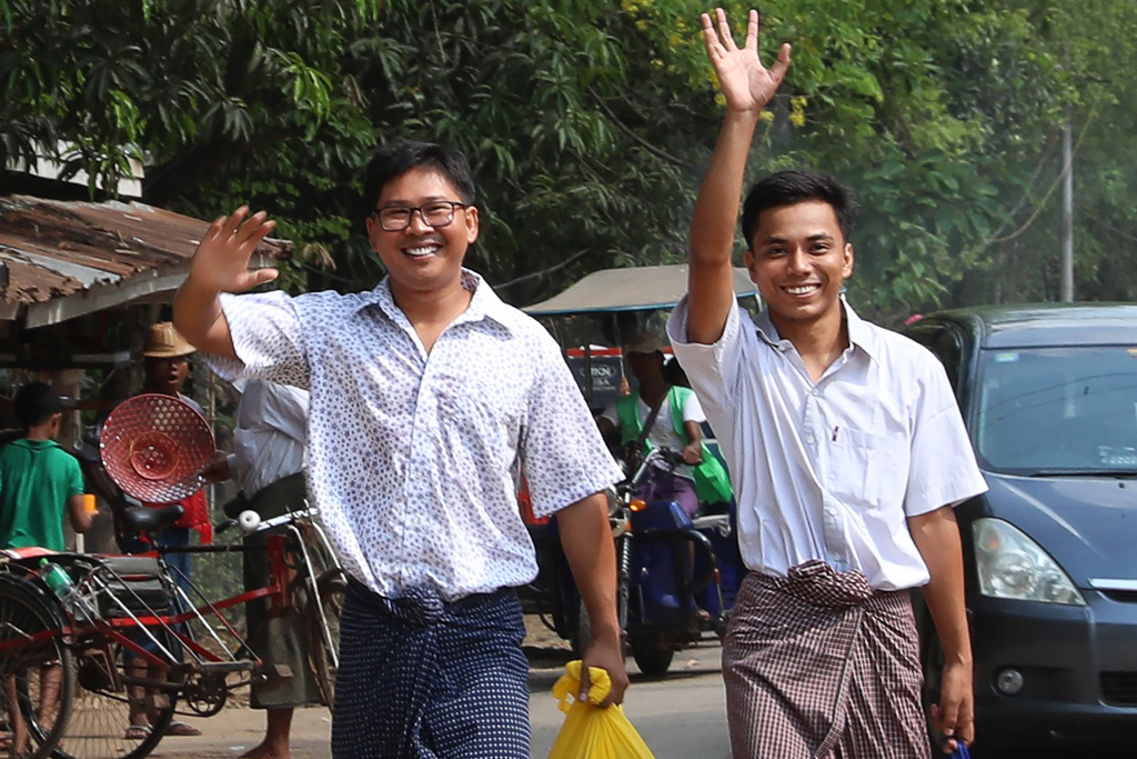Die Reuters-Journalisten Wa Lone und Kyaw Soe Oo sind frei (Bild: STR/AFP)