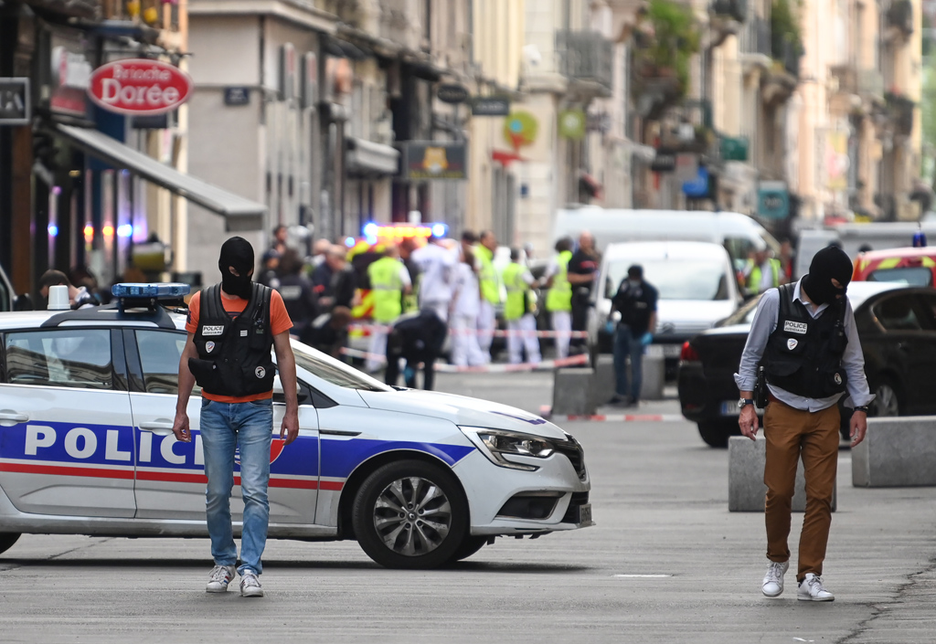 Polizeieinsatz nach Explosion in Lyon (Bild: Philippe Desmazes/AFP)