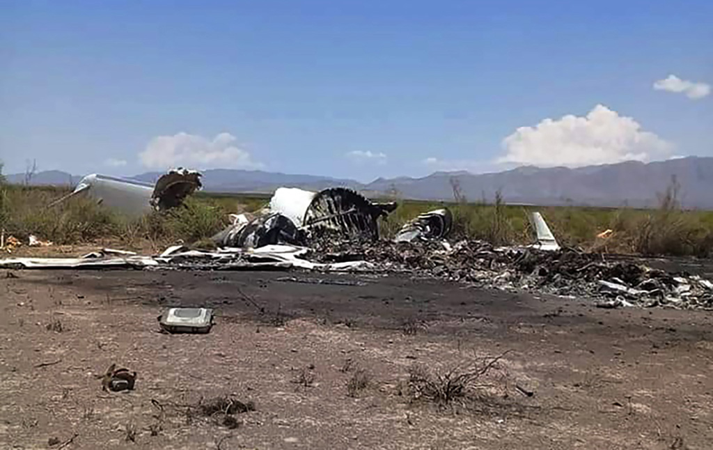 Flugzeug in Mexiko abgestürzt (Bild: Mexico's Civil Protection/AFP)