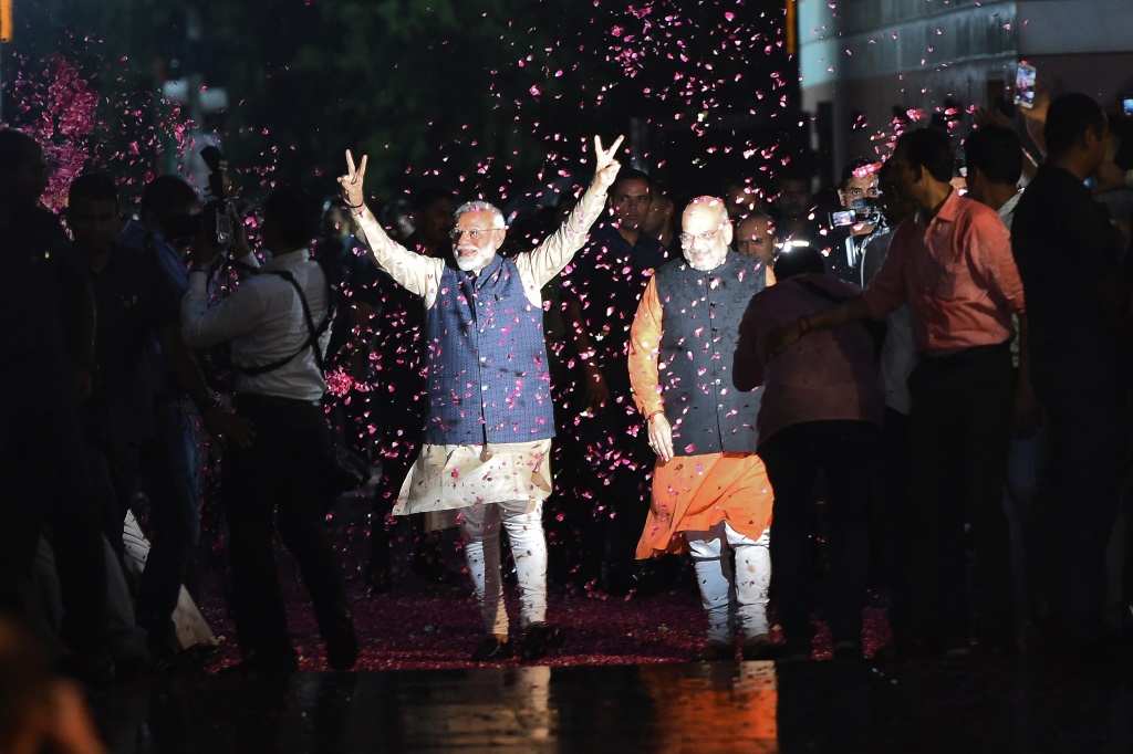 Narendra Modi lässt sich feiern (Bild: Money Sharma/AFP)