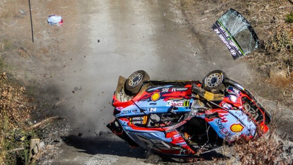 Unfall von Thierry Neuville bei der Rallye Chile (Bild: AFP/WRC/@World)
