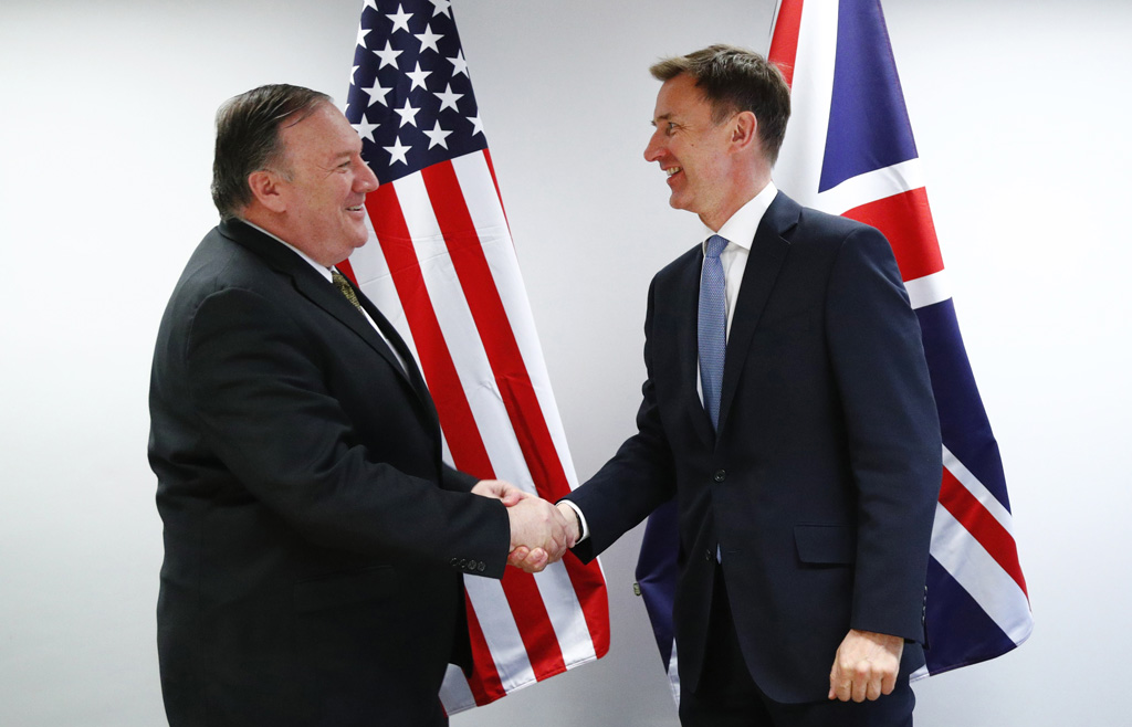 Mike Pompeo und Jeremy Hunt in Brüssel (Bild: François Lenoir/AFP)