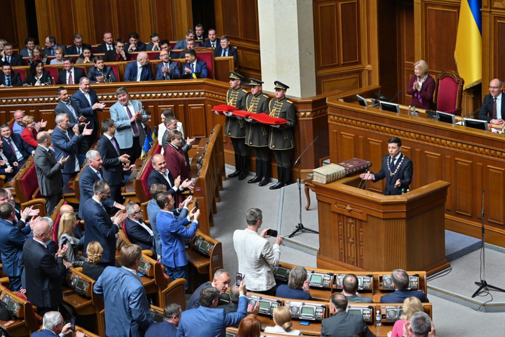 Präsident Wolodymyr Selenskyj am Montag im Parlament in Kiew (Bild: Genya Savilov/AFP)