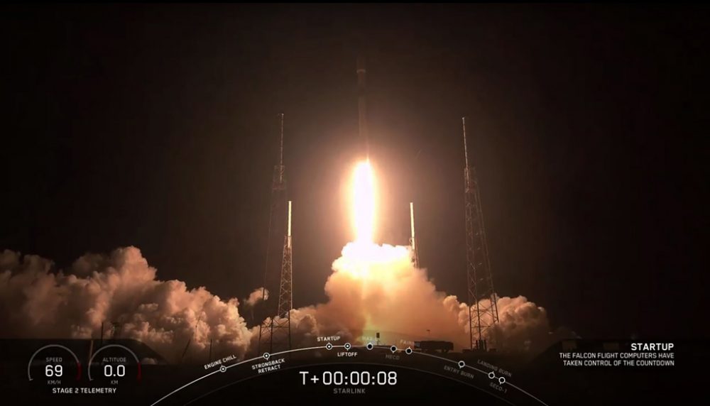 SpaceX setzt 60 Satelliten aus