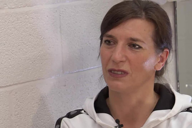 Tania Van den Berghen, Spielertrainerin der Damen des VBC Calaminia
