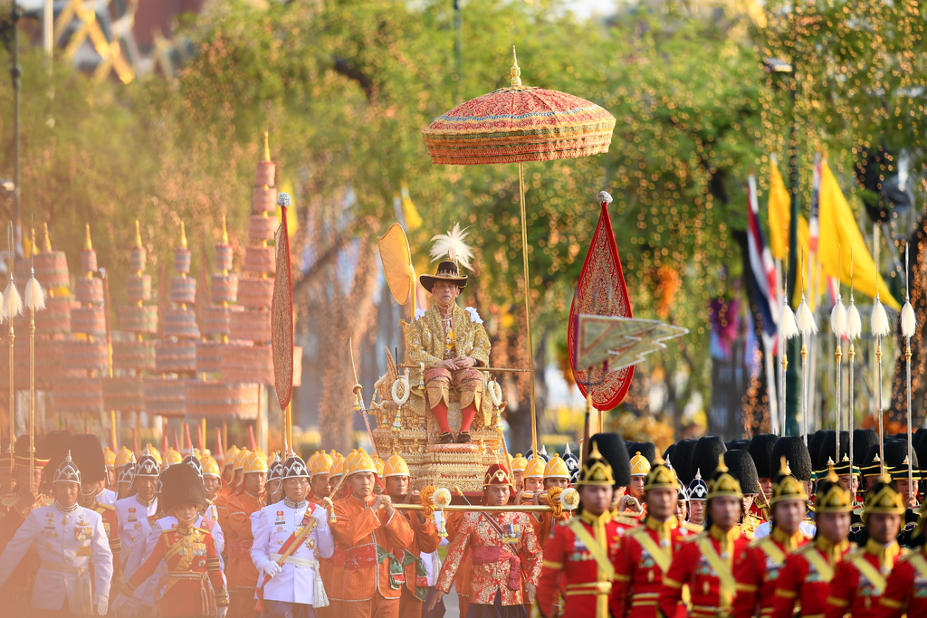 Thailand feiert den frisch gekrönten König Maha Vajiralongkorn (Bild: Manan Vatsyayana/AFP)