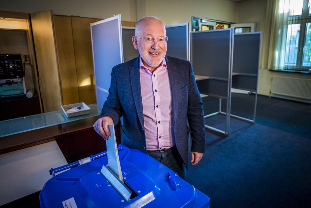 Frans Timmermans bei seiner Stimmabgabe in einem Wahlbüro in Heerlen (Bild: Marcel van Hoorn/ANP/AFP)