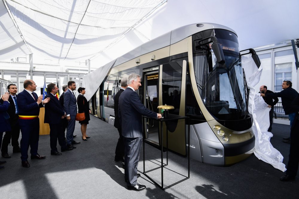 König Philippe bei der Präsentation der neuen Tram-Generation am Dienstag in Brüssel (Bild: Laurie Dieffembacq/Belga)