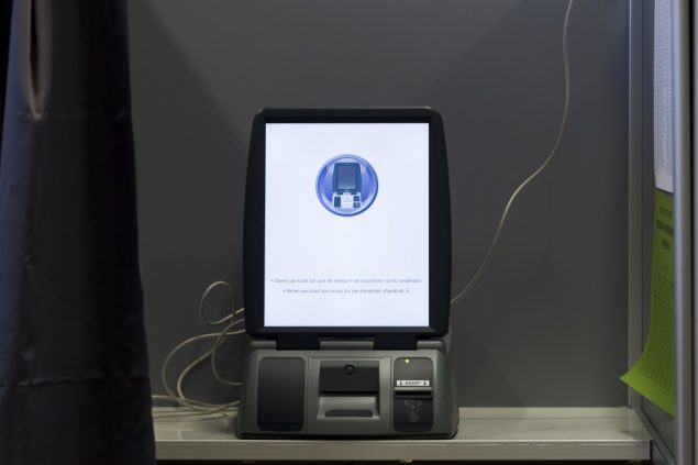Am Sonntag geht es wieder an den Wahlcomputer (Bild: Kristof Van Accom/Belga)