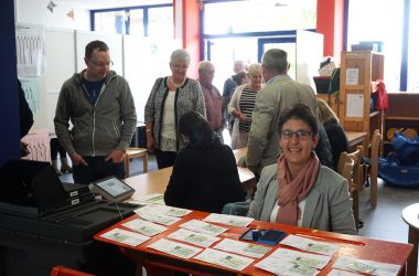 Wahlbüro 10 in der Gemeindeschule Amel (Bild: Stephan Pesch/BRF)