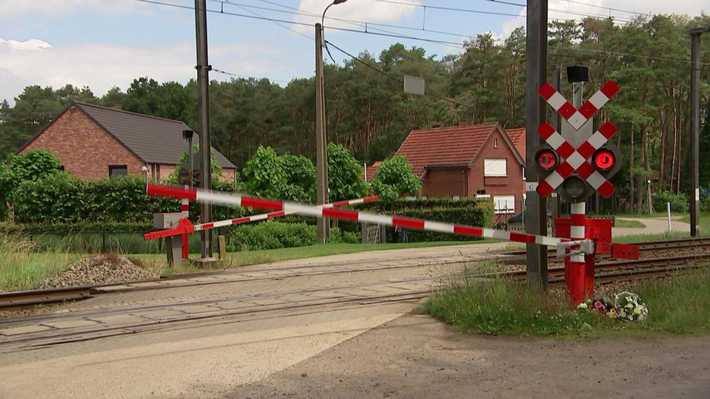 Bahnübergang in Aarschot (Bild: VRT)