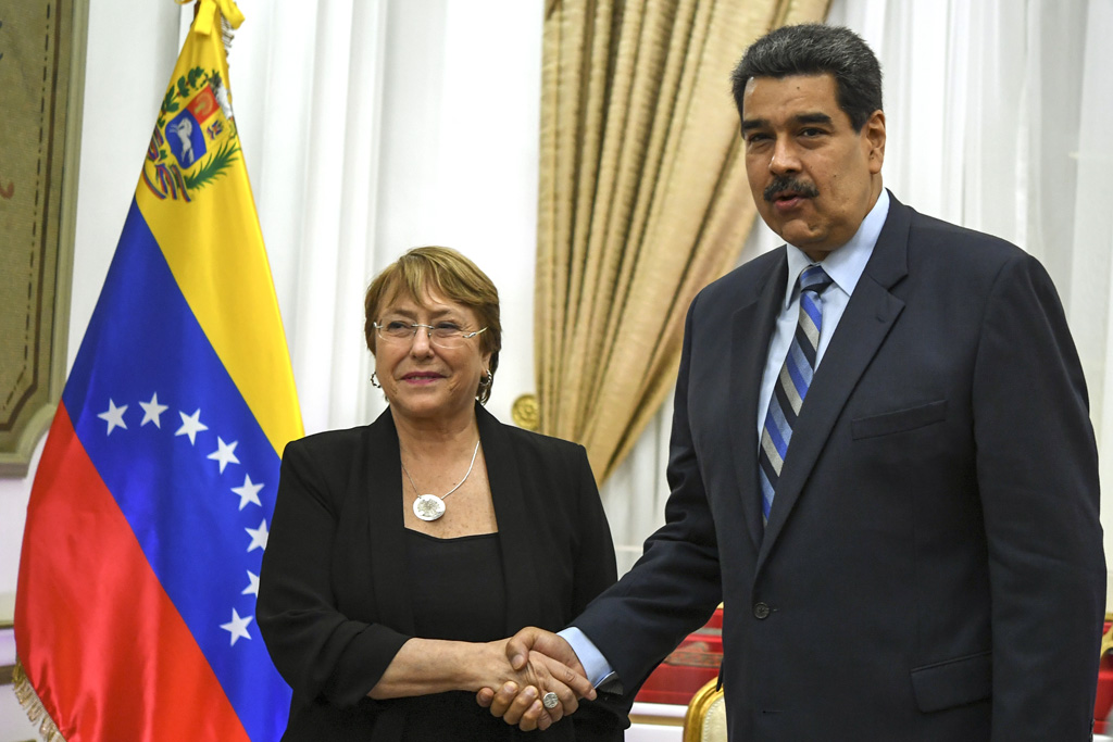 Michelle Bachelet und Nicolas Maduro in Caracas (Bild: Yuri Cortez/AFP)