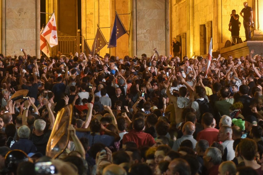 Demo in Tiflis (Bild: Vano Shlamov/AFP)