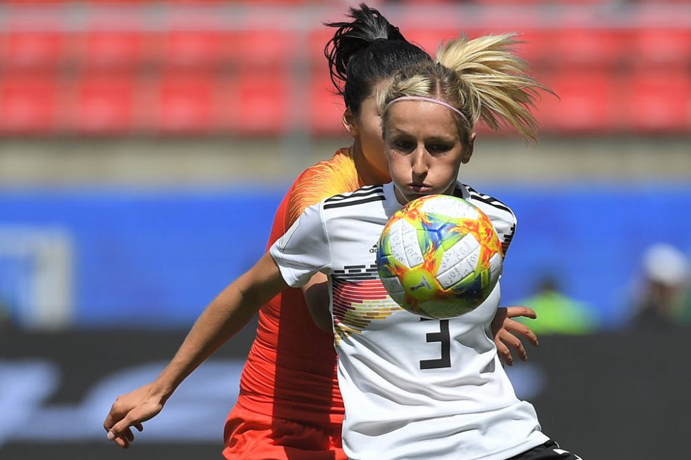 Kathrin Hendrich bei der Fußball-WM in Frankreich (Bild vom 8. Juni 2019)