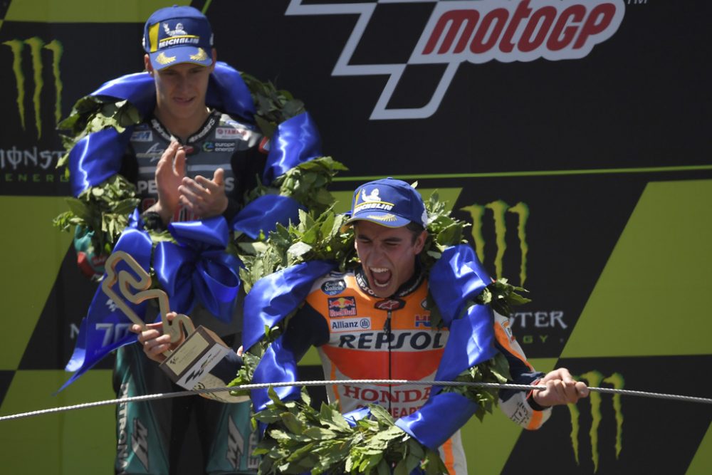 Marc Marquez feiert seinen vierten Saisonsieg, Fabio Quartararo steht zum ersten Mal auf dem Podium (Bild: Lluis Gene/AFP)