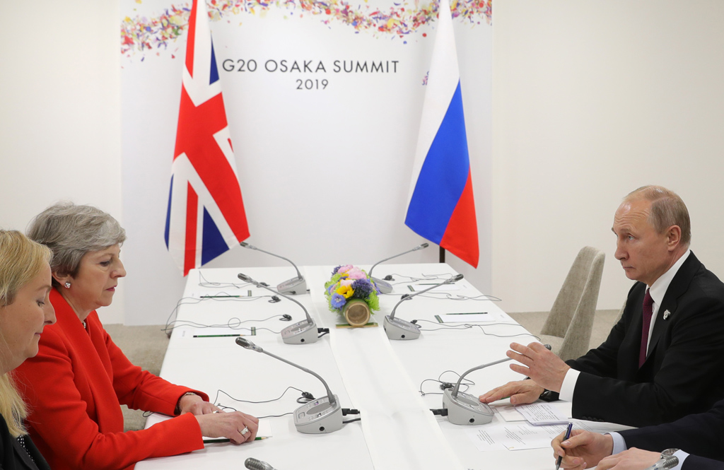 Theresa May und Wladimir Putin (Bild: Mikhail Klimentyev/ AFP)