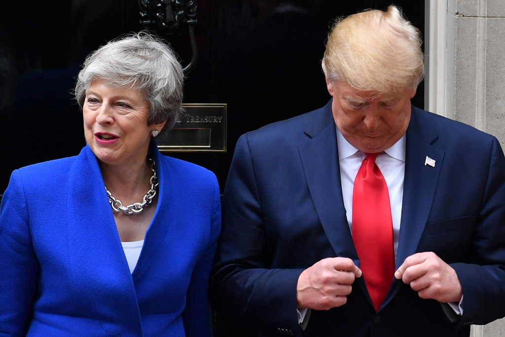 Theresa May und Ben Stansall am Dienstag in London (Bild: Ben Stansall/AFP)