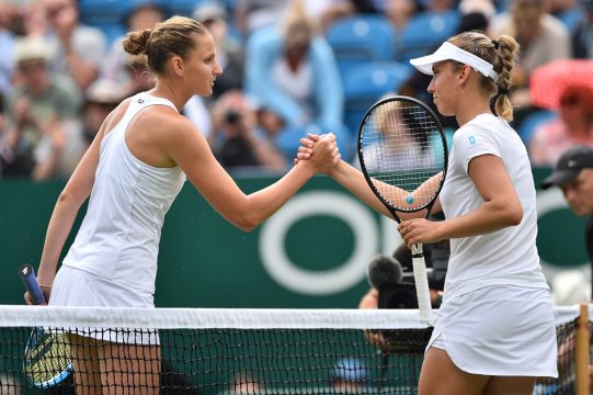 Karolina Pliskova und Elise Mertens (Bild: Glyn Kirk/AFP)