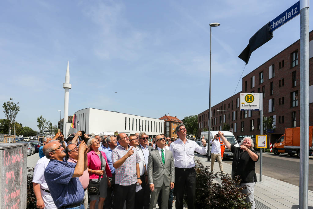 Moscheeplatz in Aachen: enthüllung des Straßenschilds (Bild: Ralf Roeger/Stadt Aachen)