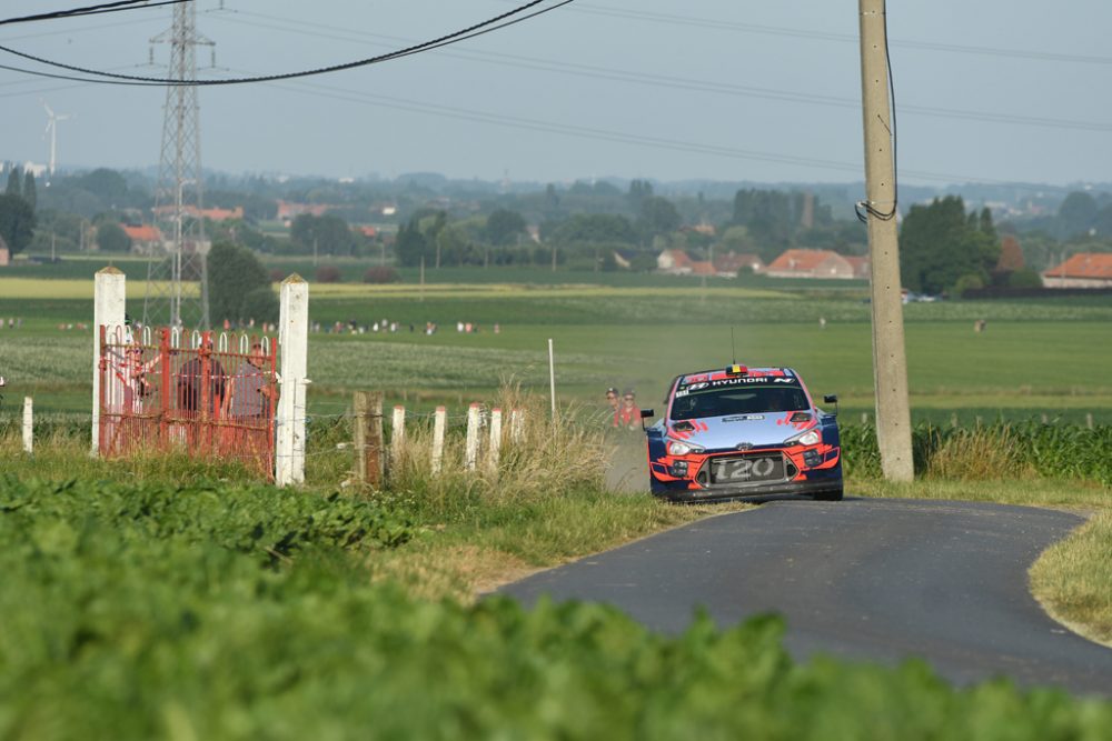 Thierry Neuville und Nicolas Gilsoul bei der Ypern-Rallye (Bild: Sandro Delaere/Belga)