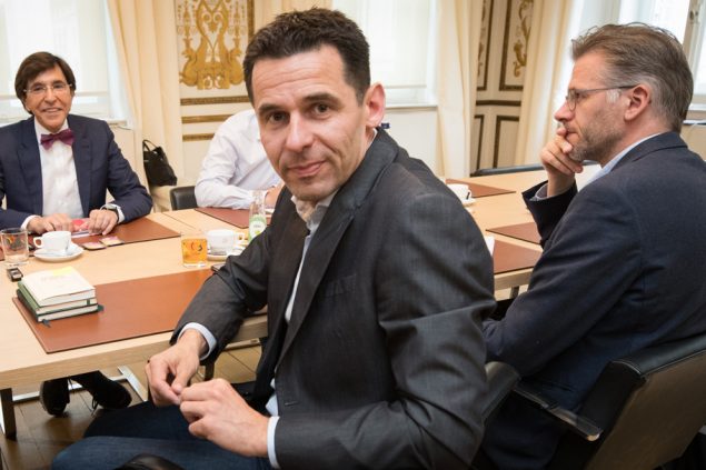 Der PS-Parteivorsitzende Elio Di Rupo mit den Ecolo-Vertretern Jean-Marc Nollet und Stephane Hazee (Bild: Benoit Doppagne/Belga)