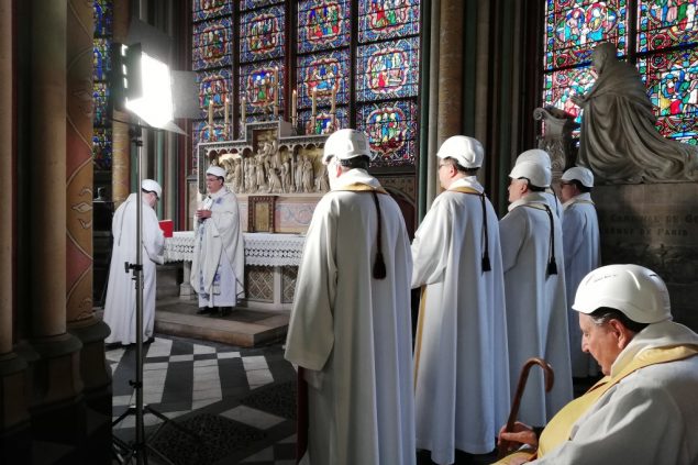 Erste Messe nach dem Brand in der Kathedrale Notre-Dame