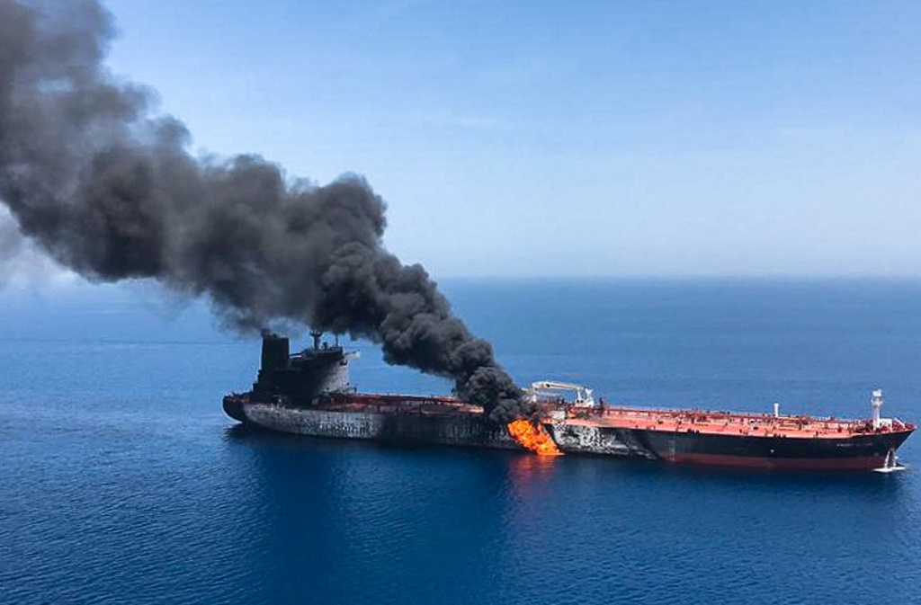 Brennender Öltanker im Golf von Oman (Bild: ISNA/AFP)