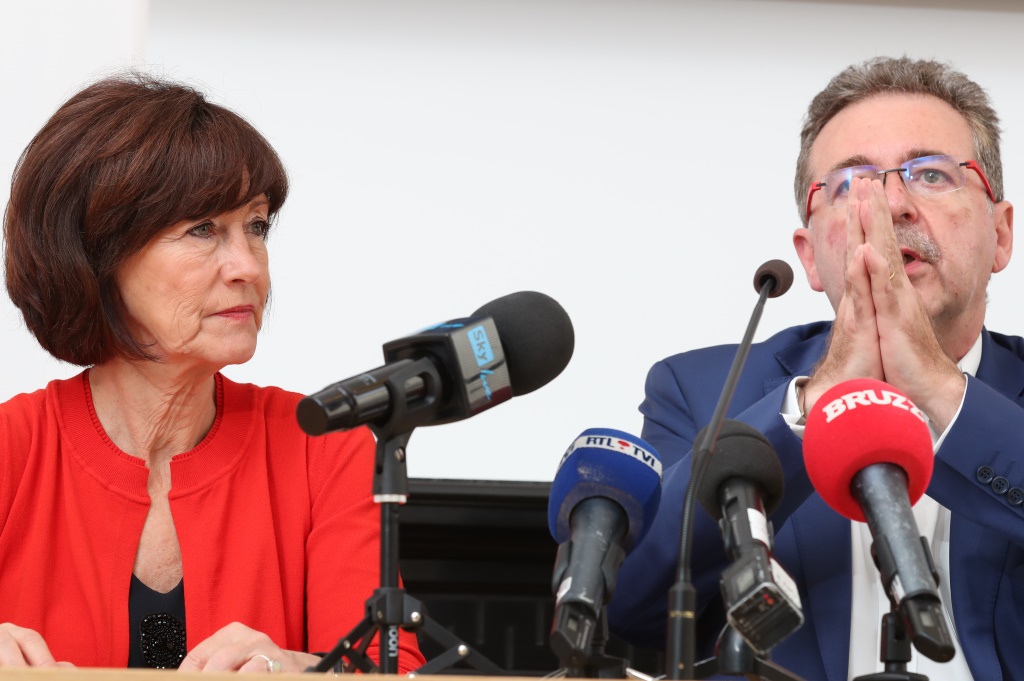 Laurette Onkelinx (PS) und Brüssels Regionalministerpräsident Rudi Vervoort (PS) - Bild: Belga/Benoit Doppagne
