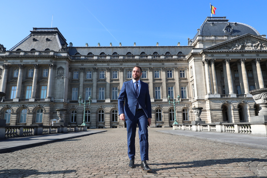 CDH-Präsident Maxime Prévot vor dem Königlichen Palast nach seinem Treffen mit König Philippe am 29. Mai (Bild: Benoit Doppagne/Belga)