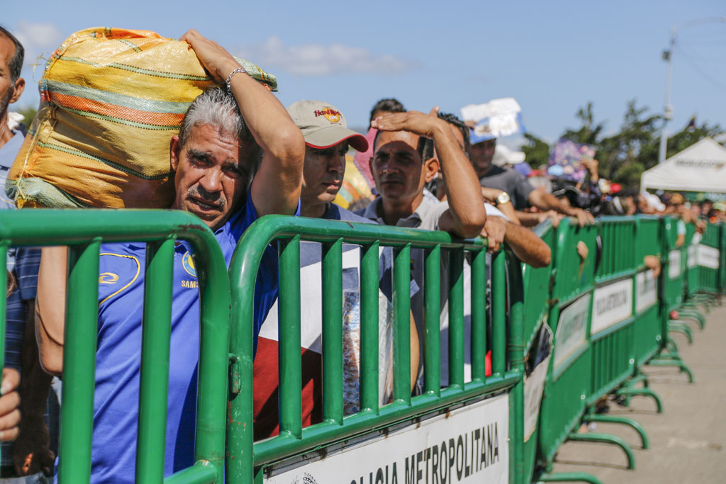 Nach Grenzöffnung: Venezolaner strömen nach Kolumbien
