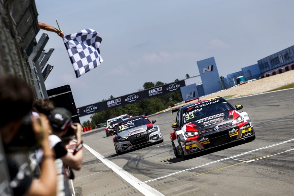 Das dritter WTCR-Rennen auf dem Nürburgring gewinnt Benny Leuchter vor Fred Vervisch (Bild: Clement Marin/DPPI)