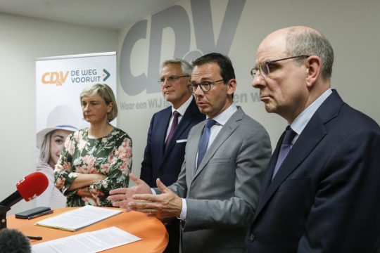 CD&V-Pressekonferenz am Donnerstagabend mit Hilde Crevits, Kris Peeters, Wouter Beke und Koen Geens (Bild: Thierry Roge/Belga)