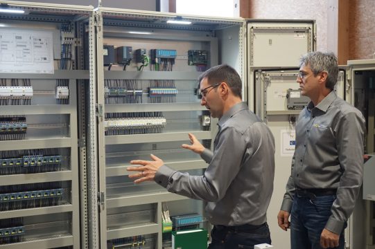 Firmengründer Norbert Willems (r.) und Industrieingenieur Pascal Lenz (Foto: Stephan Pesch/BRF)