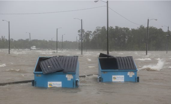 Überschwemmter Parkplatz in Berwick im US-Bundesstaat Louisiana (Bild: Seth Herald/AFP)