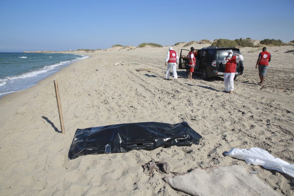 Zahlreiche Tote nach Bootsunglück vor Libyen (Bild: AFP)