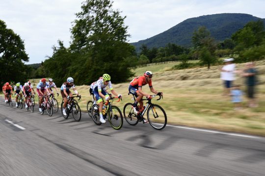 Dylan Teuns hat sich den ersten belgischen Etappensieg seit drei Jahren geholt (Bild: Anne-Christine Poujoulat/AFP)