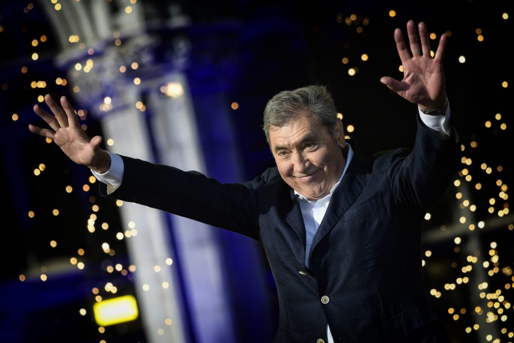 Eddy Merckx am Donnerstag bei der Team-Präsentation auf der Grand Place in Brüssel (Bild: Yorick Jansens/Belga)