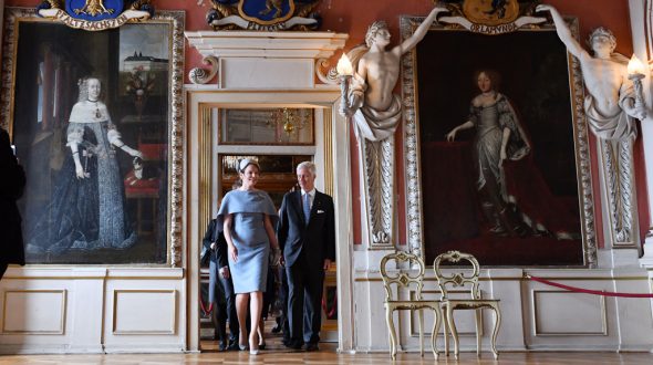 Königin Mathilde und König Philippe im Schloss Friedenstein in Gotha (Bild: Martin Schutt/DPA/AFP)