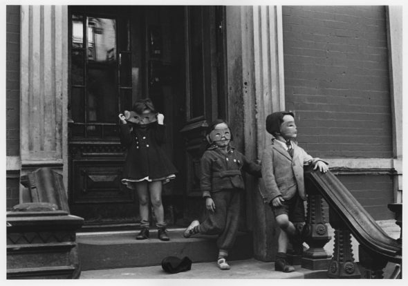 Helen Levitt: New York City, c.1940 © Helen Levitt Film Documents LLC. All rights reserved