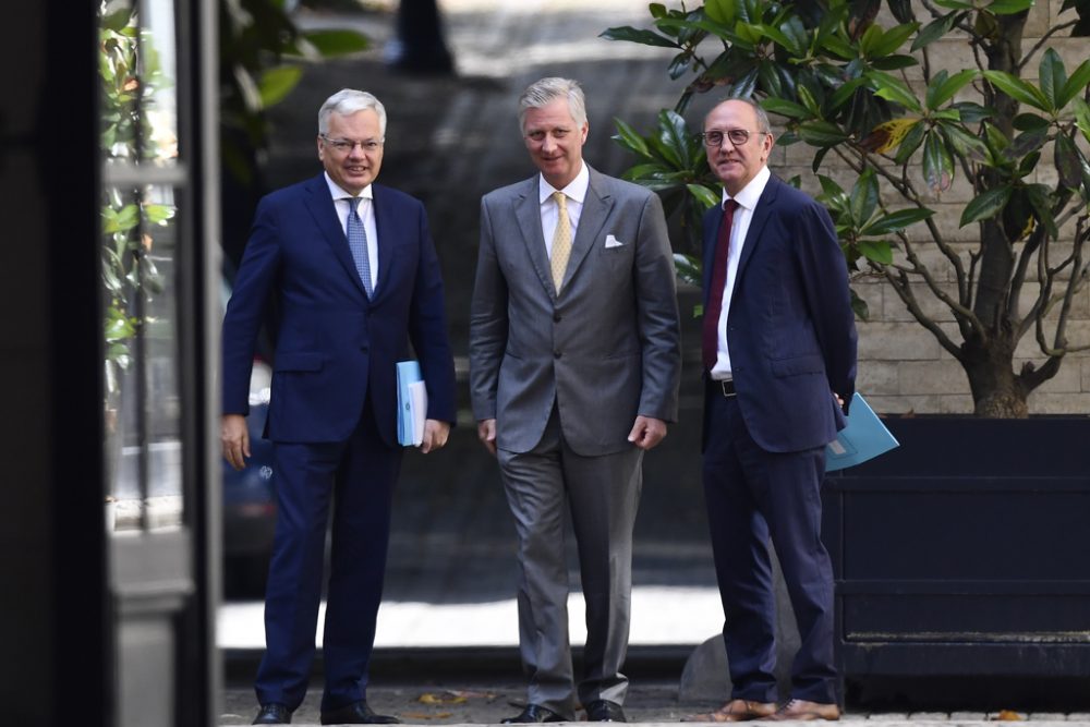 Didier Reynders, König Philippe und Johan Vande Lanotte (Bild: Eric Lalmand/Belga)