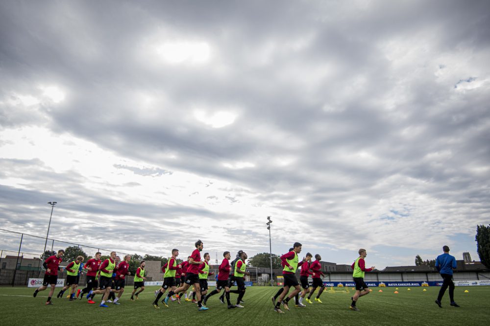 Dunkle Wolken über dem KV Mechelen beim Mannschaftstraining Mitte Juni (Bild: Jasper Jacobs/Belga)