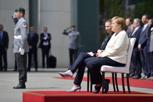 Bundeskanzlerin Angela Merkel mit der neuen dänischen Ministerpräsidentin Frederiksen (Bild: Tobias Schwarz/AFP)