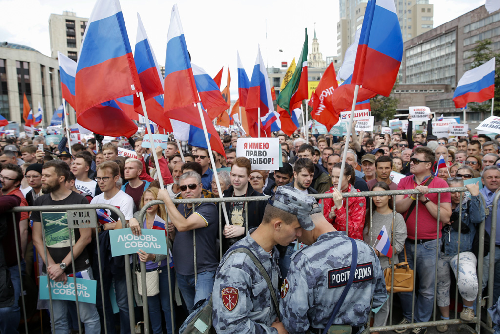 Moskauer protestieren für freie und faire Regionalwahlen (Bild: Maxim Zmeyev/AFP)