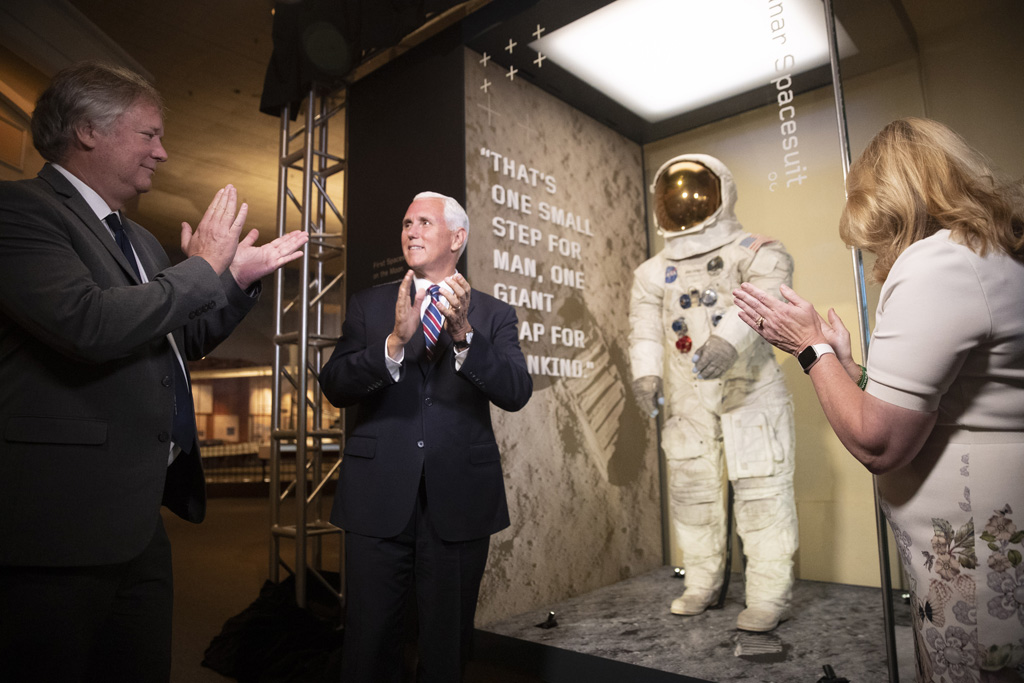 US-Vizepräsident Mike Pence im Kennedy Space Center in Florida (Bild: Andrew Harnik/AFP)